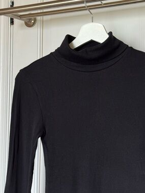 Uniqlo Black Long-Sleeve Ribbed Turtleneck - Heattech Extra Warm, S